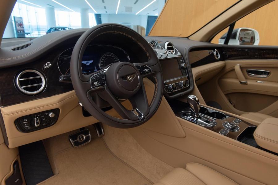 Интерьер Bentley Bentayga V8 Centenary Specifications 2020 года  (UAE) (фото 7 из 10)